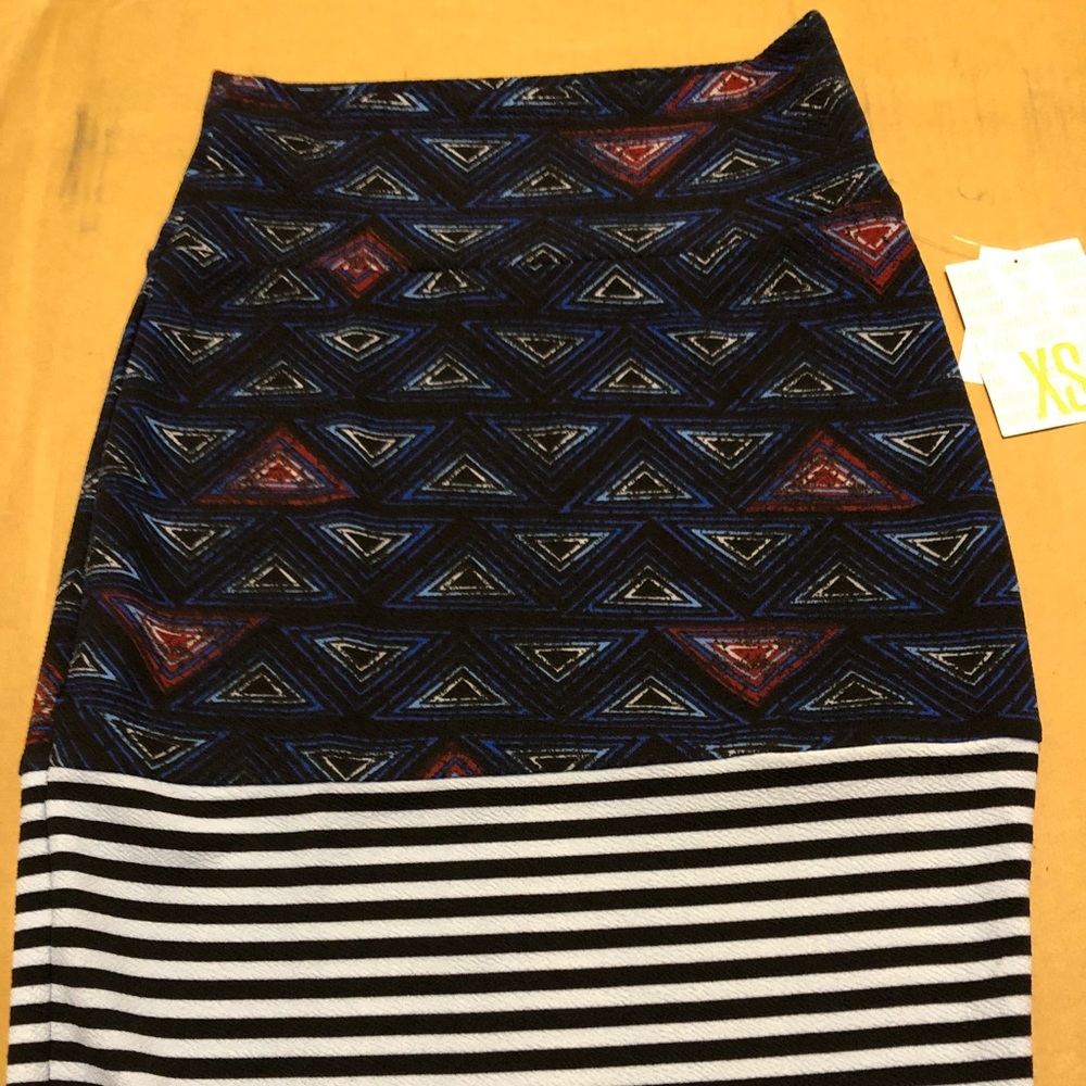 LULAROE CASSIE SIZE XS NEW WITH TAGS